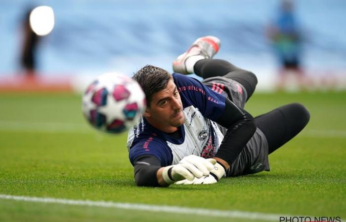 Thibaut Courtois keeps Lionel Messi from goal in a wonderful way,...