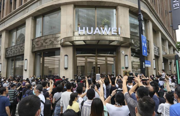 Huawei Launches Stunning New Strike On Google To Beat Android