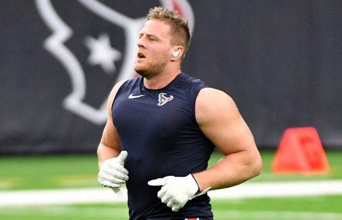 JJ Watt responded in Spanish to a message from a small...