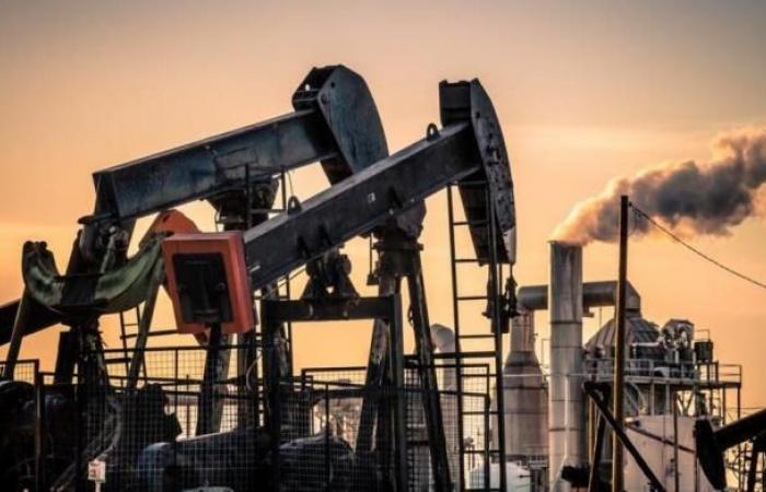 Oil rises 2% due to closures in the Gulf of Mexico,...