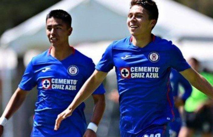 Cruz Azul charged basic strength players for playing with the team