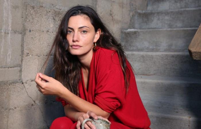 Actress Phoebe Tonkin’s loungewear offers COVID-19 comfort