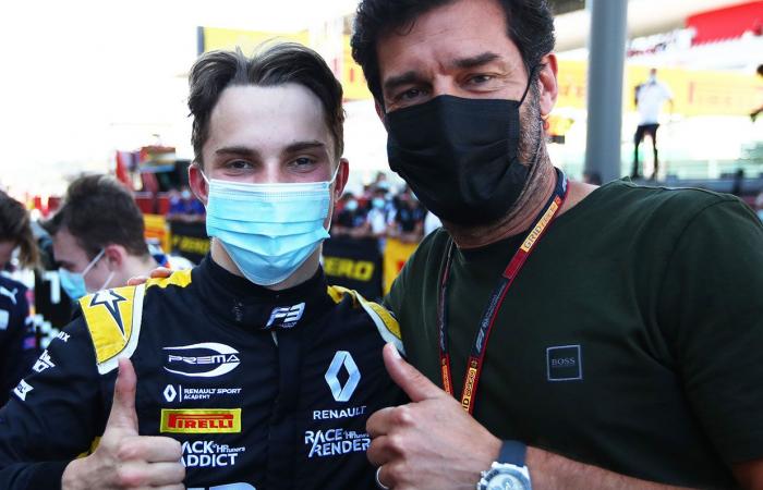 The rising star Oscar Piastri is completing the first F1 test...