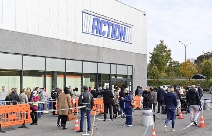 Long queues for Ikea, Action, Primark and other shop …