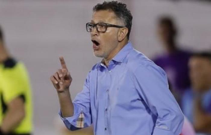 Juan Carlos Osorio would be an option to assume the position...