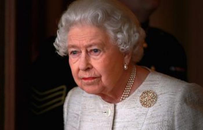Reports Queen Elizabeth will step down from the British throne in...