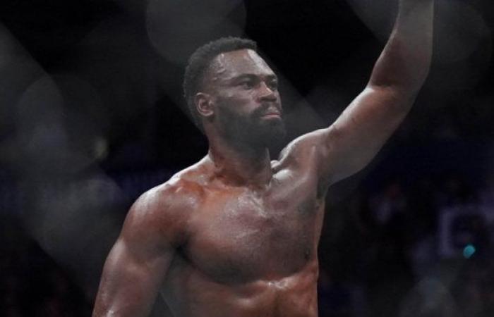 Uriah Hall explains his apology to Anderson Silva after knocking him...