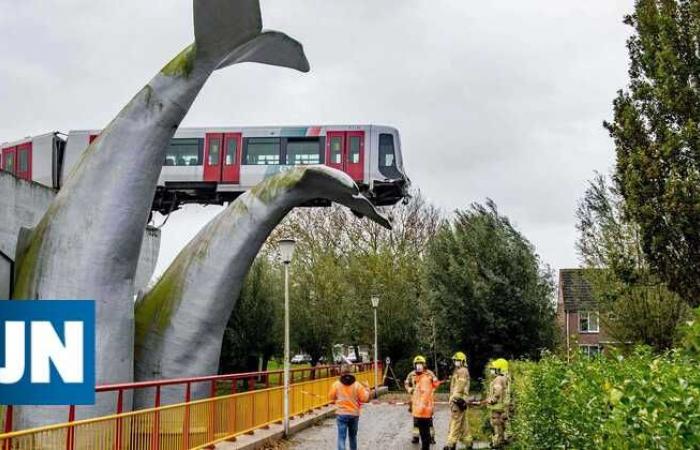 Metro derails in Holland and does not fall off bridge due...