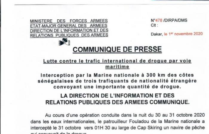 The French Navy arrested 3 people. (DOCUMENT)