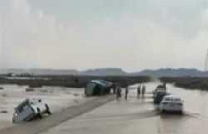 Floods raid travelers on the “Hurghada – Ras Ghareb” road …...