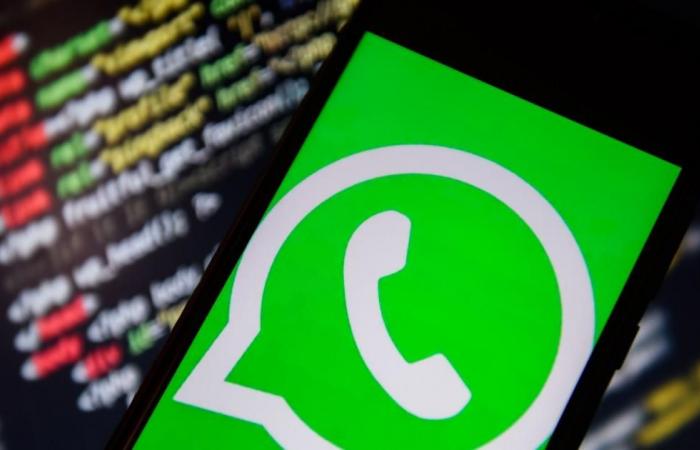 WhatsApp supports the self-hidden temporary messages feature