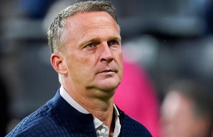 Trainer Van den Brom will immediately switch from FC Utrecht to...