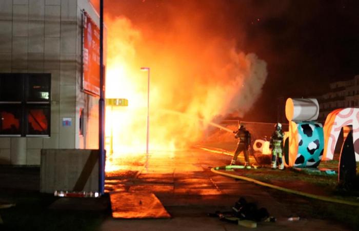 Four minors arrested in connection with fire in Utrecht theater building...