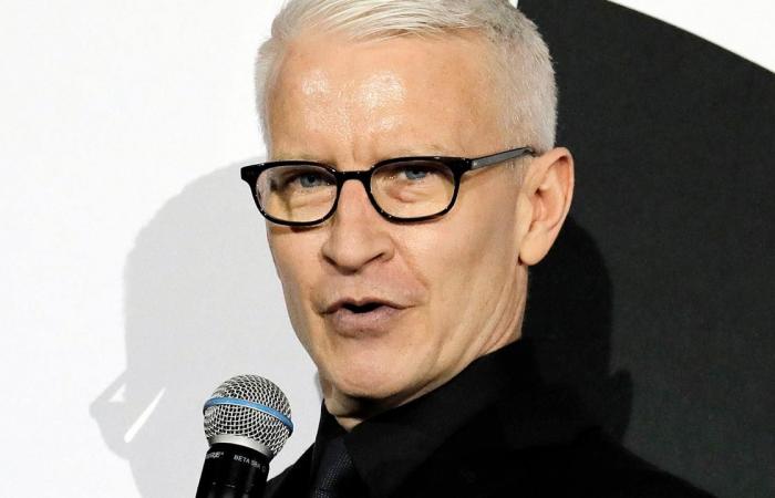 CNN presenter Anderson Cooper apologizes for insulting Trump | NOW