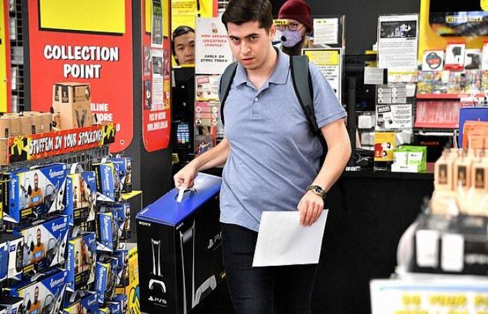 Gamers dive into JB Hi-Fi to buy the latest Playstation 5...