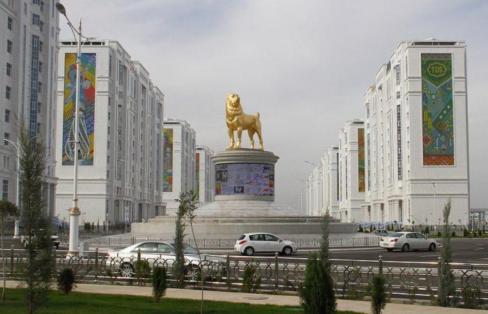Turkmenistan’s ruler unveils the 50-foot golden statue of his favorite dog