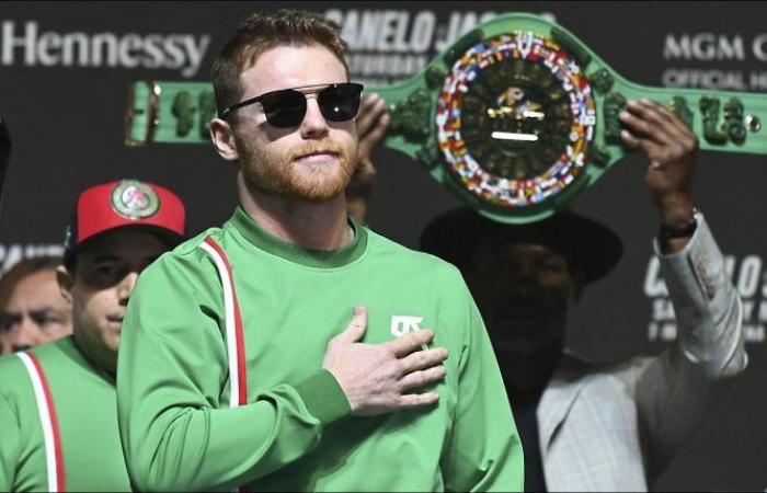 Canelo pays for therapies for a girl and she calls him...
