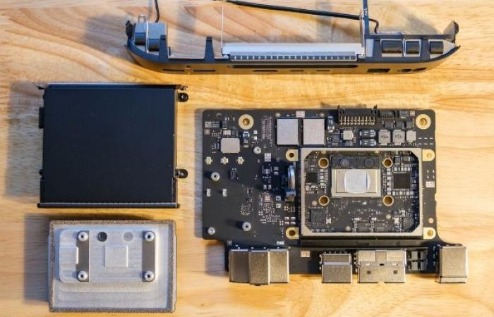 a first disassembly of the Mac mini reveals the M1 chip