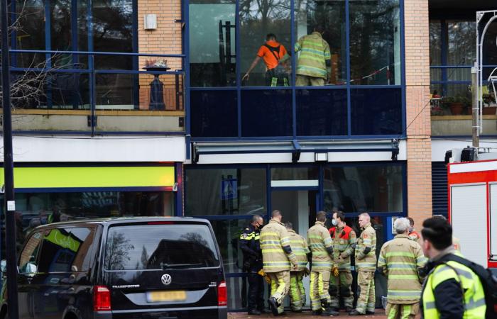 Firefighter dies in apartment complex in Den Dolder