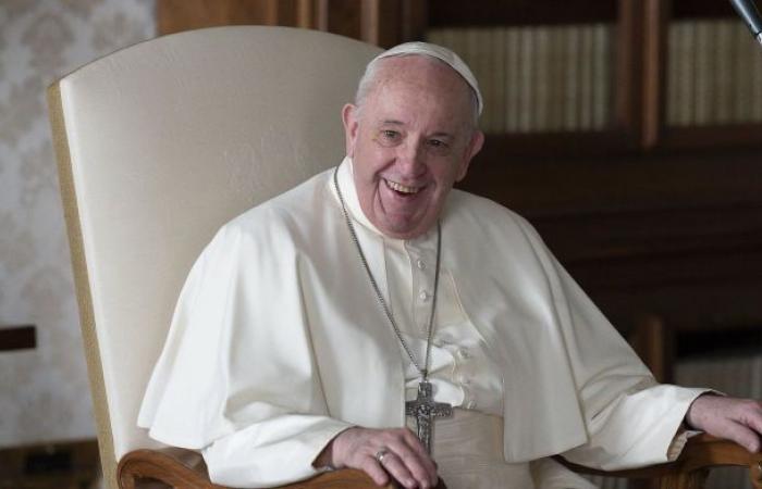 Pope Francis likes a sexy photo on Instagram: an investigation opened...