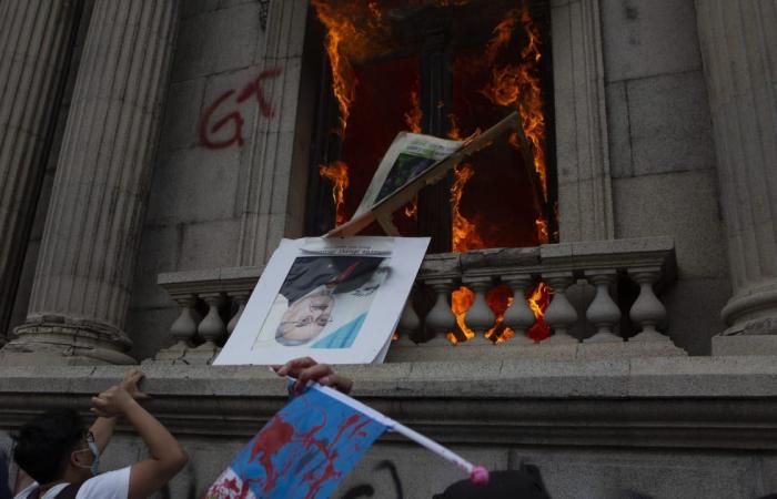 Guatemala: Protesters set fire to parliament – politics abroad