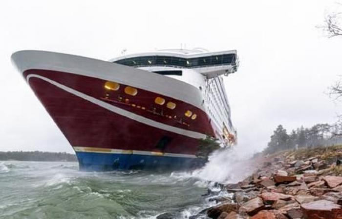 “Viking Grace” in the Baltic Sea: ferry ran aground off Finland