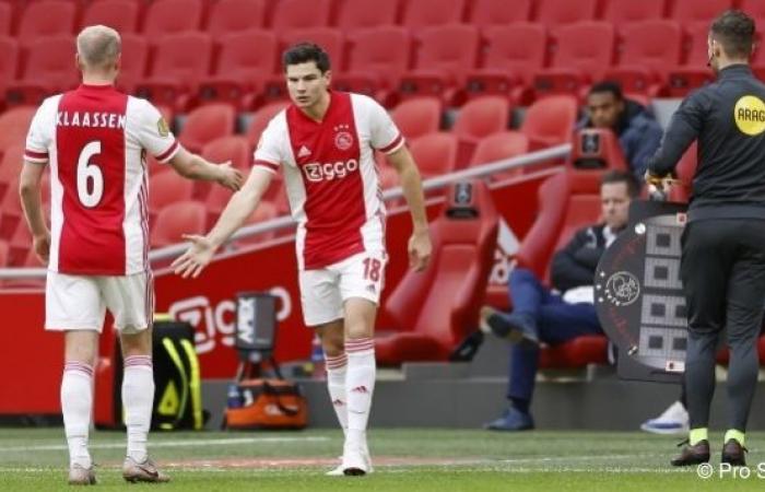 Davy Klaassen injured off the field against Heracles