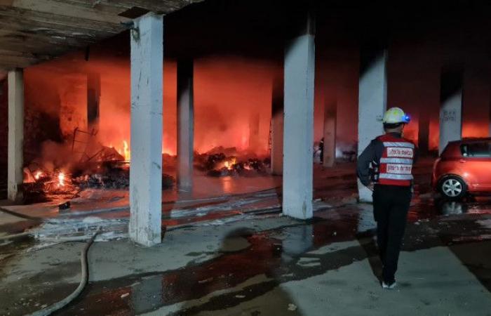Fire in Romema: A fire broke out in an apartment complex...
