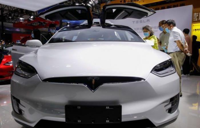 Leuven researchers hack key to Tesla Model X: it only takes...