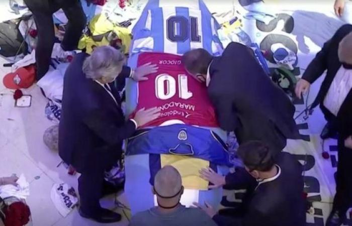 Maradonas death: rage after workers took pictures with the open casket