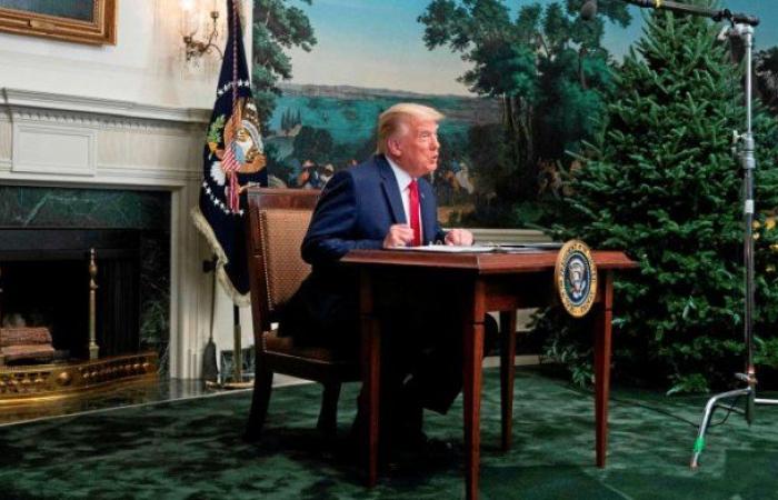 Donald Trump: Photo on the mini desk causes laughter