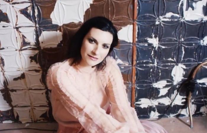 Laura Pausini and a harsh message against Diego Maradona that he later deleted
