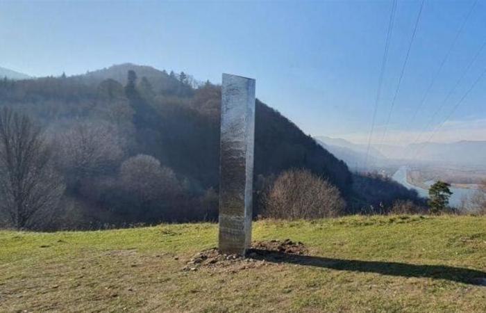 After finding in the USA – new monolith found in Romania