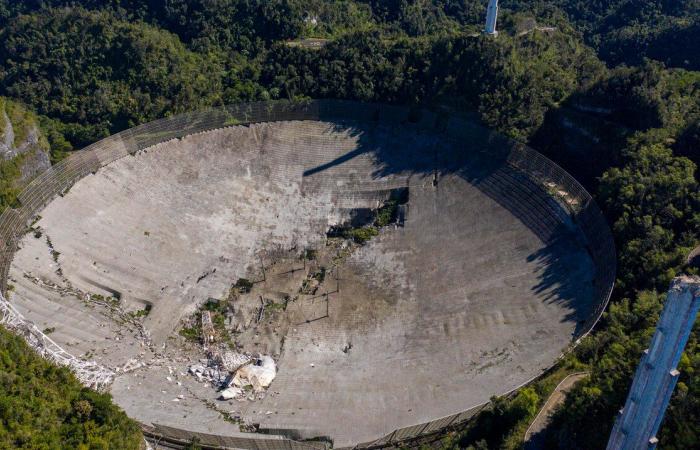 The decision to rebuild the Arecibo radio telescope will rest with the National Science Foundation