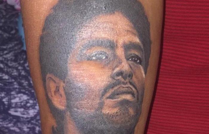 A former colleague whom Diego Maradona saved from suicide paid tribute with a tattoo on his arm