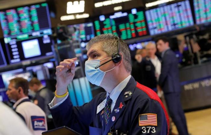 Wall Street ends a stormy week with sharp losses | ...