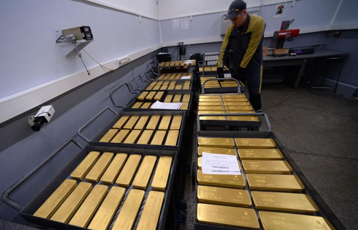 The Central Bank of Egypt reveals the amount of gold in...