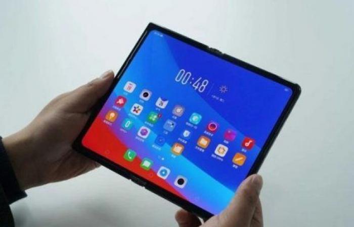 Oppo plans to launch its first foldable phone next month