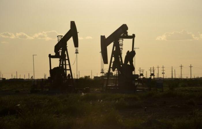 Oil prices close mixed due to questions about crude supplies, demand...