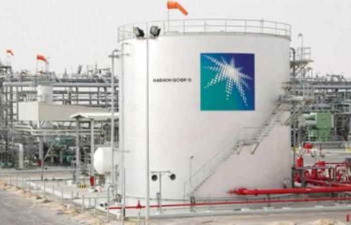 Oil rises on Saudi crude prices