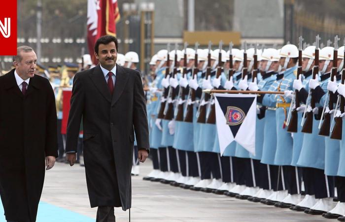 Erdogan and the Emir of Qatar hold a meeting away from...
