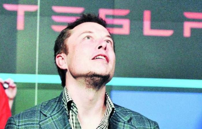 Elon Musk sells $963 million of his Tesla shares and is...
