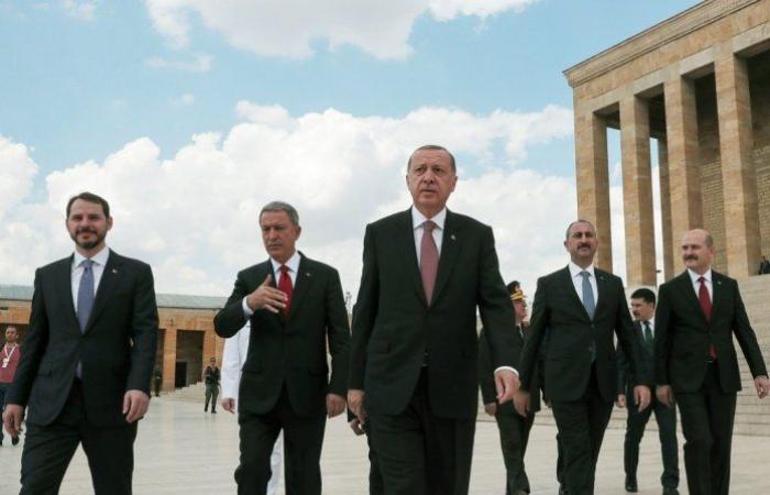 “Washington Post”: The decline of the lira is losing Erdogan part...