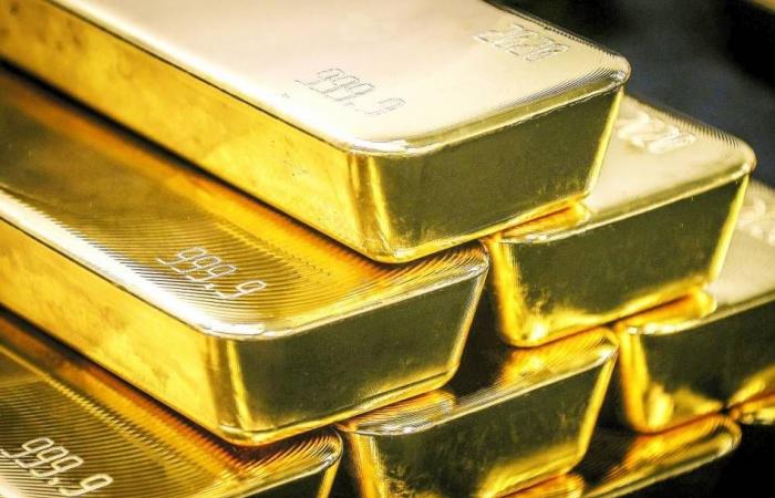 Gold rises with the decline in the dollar and US Treasury...