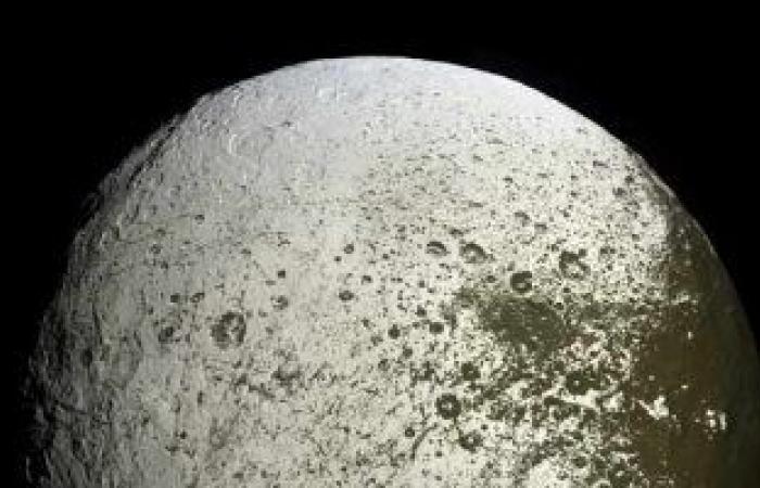 Study: Saturn’s moon could hide an ocean buried under nearly 20...