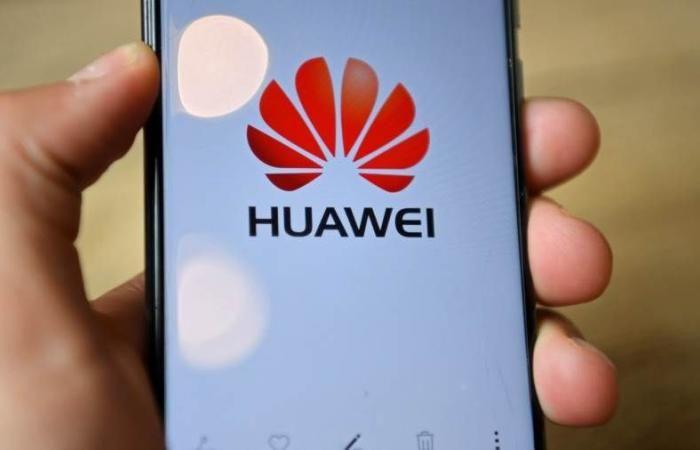 With a cheap phone.. Huawei invades global markets