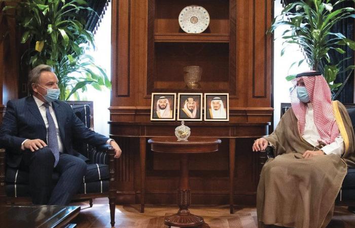 Saudi minister meets Greek and Egyptian envoys in Riyadh