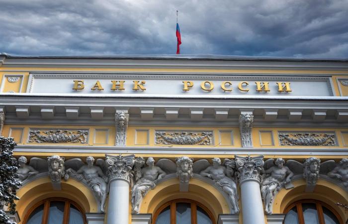 Russian central bank imposes $10,000 limit on foreign cash withdrawals