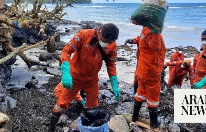 Philippines scrambles to prevent ecological disaster after oil tanker spill