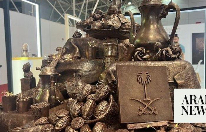 Dutch artist’s chocolate sculpture celebrates Saudi hospitality at food trade show in Riyadh